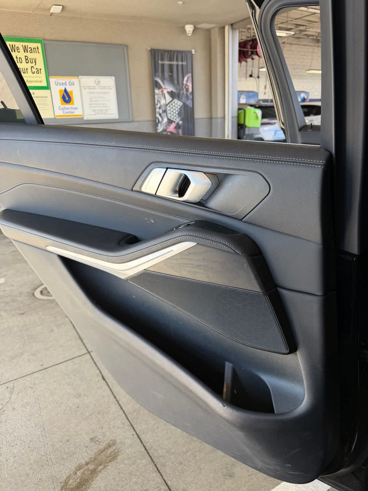 Used 2022 BMW X7 xDrive40i w/ Parking Assistance Package AWD/4WD image 16
