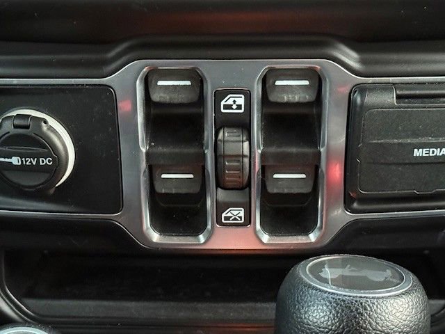 Used 2020 Jeep Wrangler Unlimited Sahara image 33