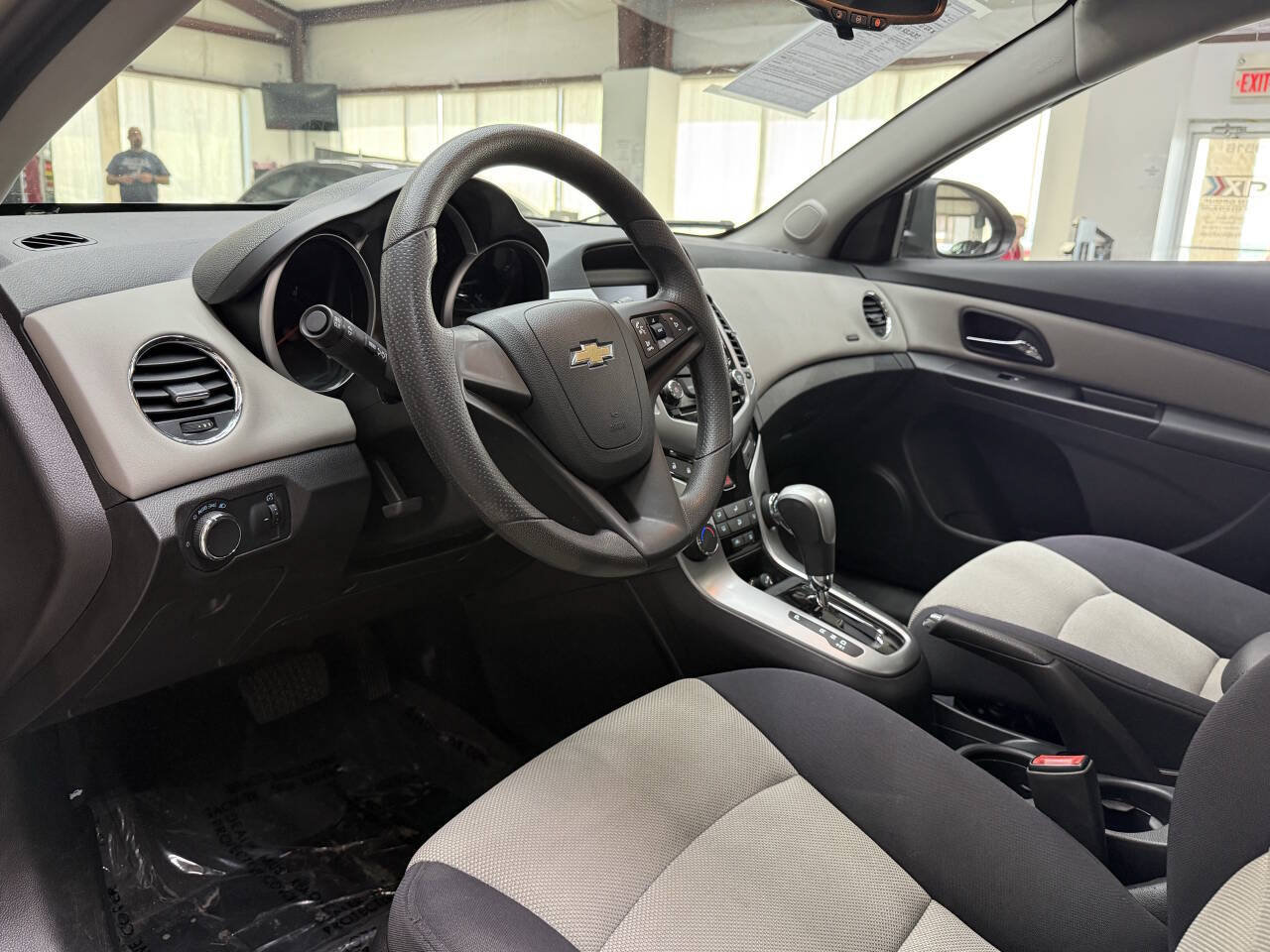 Used 2014 Chevrolet Cruze LS FWD image 19