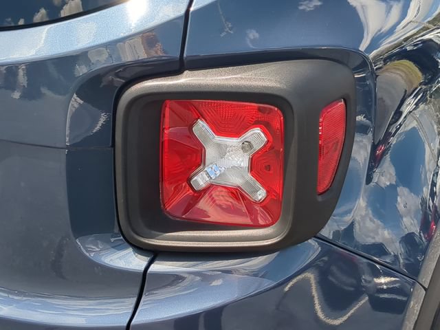 Used 2022 Jeep Renegade Latitude w/ Convenience Group AWD/4WD image 11