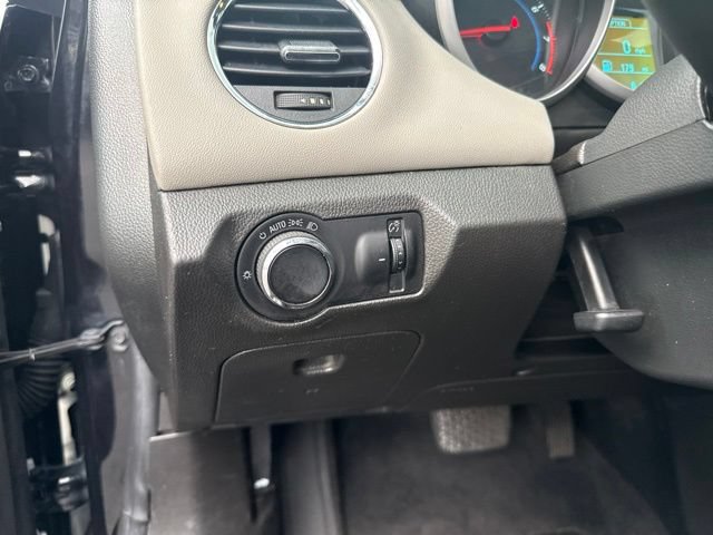 Used 2013 Chevrolet Cruze LS FWD image 24
