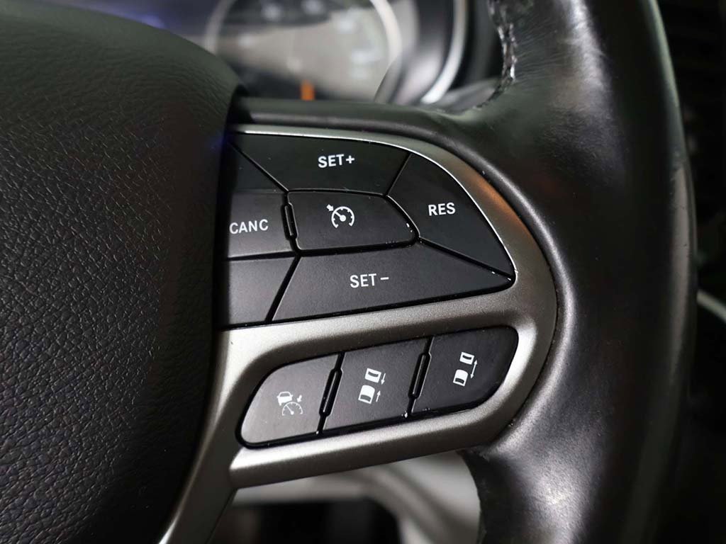 Used 2019 Jeep Cherokee Overland w/ Technology Group image 47