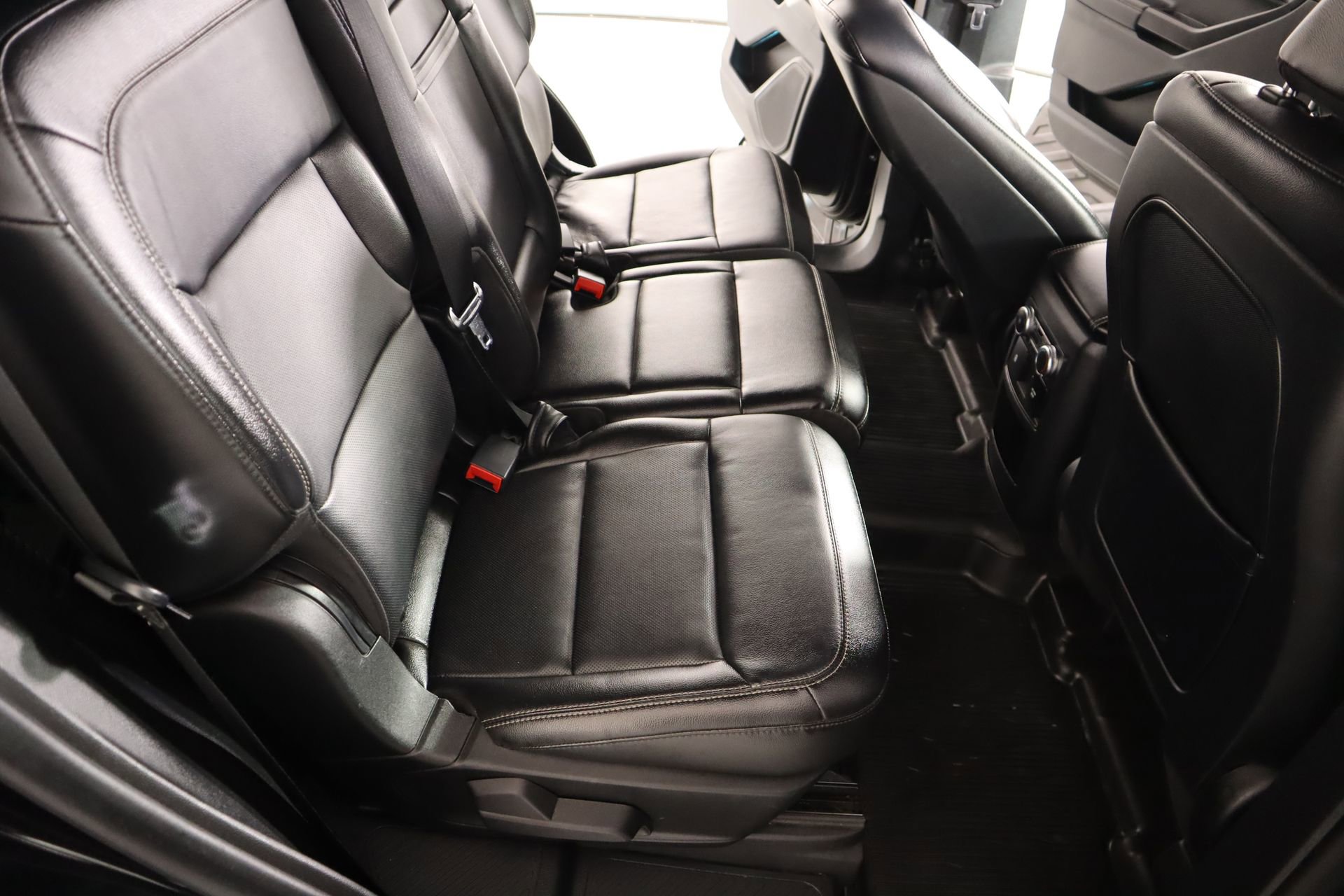 Used 2020 Ford Explorer Limited image 16