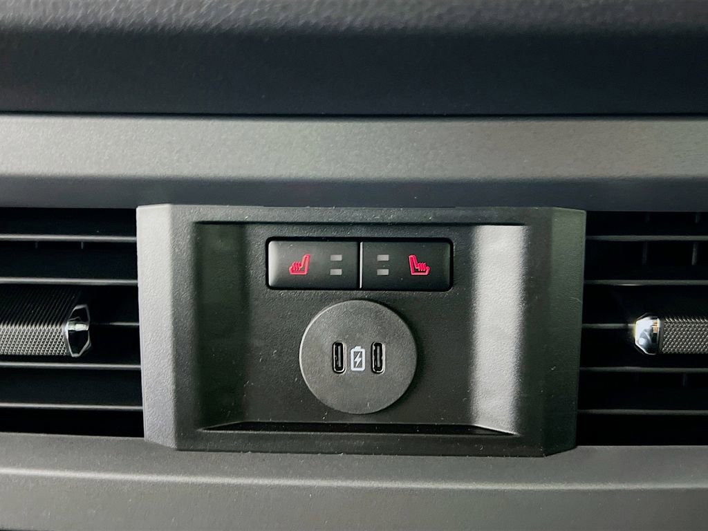 New 2026 Ford F250 Lariat w/ Black Appearance Package image 29