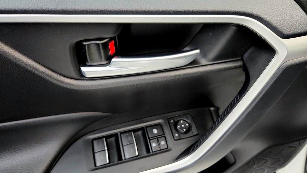 Certified 2025 Toyota RAV4 XLE AWD/4WD image 23