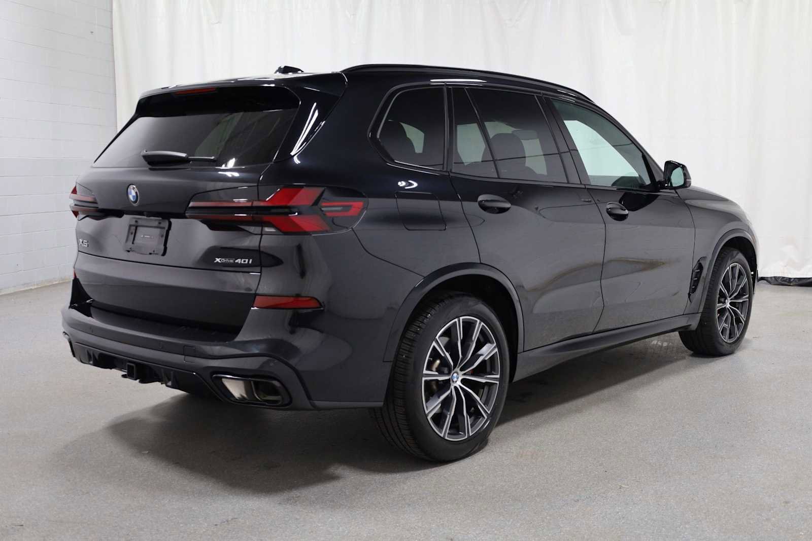 Used 2024 BMW X5 xDrive40i w/ M Sport Package image 9