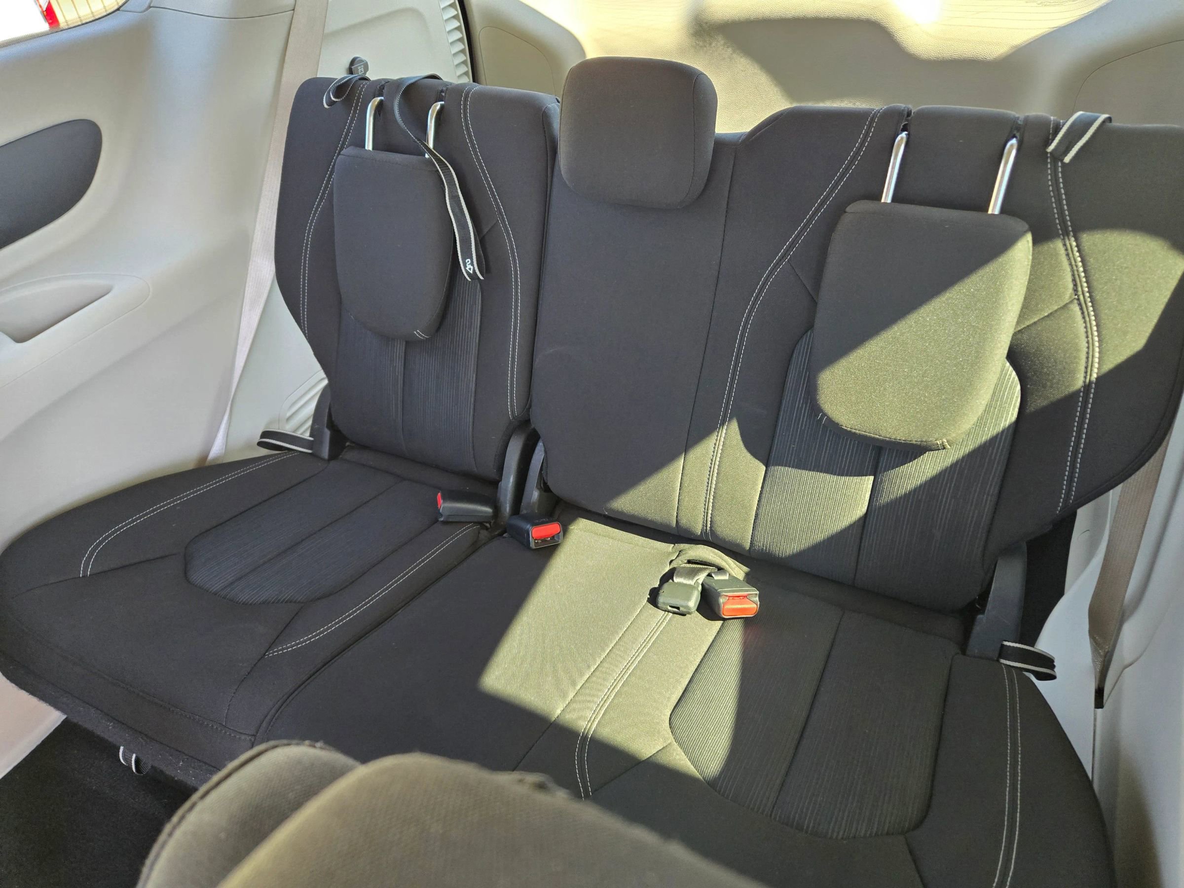 Used 2022 Chrysler Voyager LX image 39