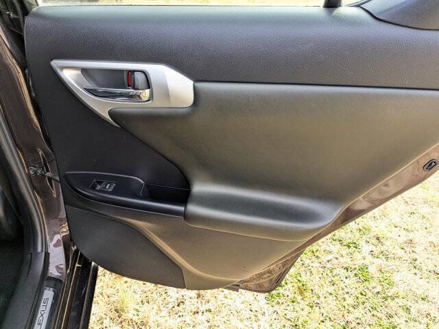 Used 2013 Lexus CT 200h w/ Premium Pkg w/Backup Camera FWD image 33