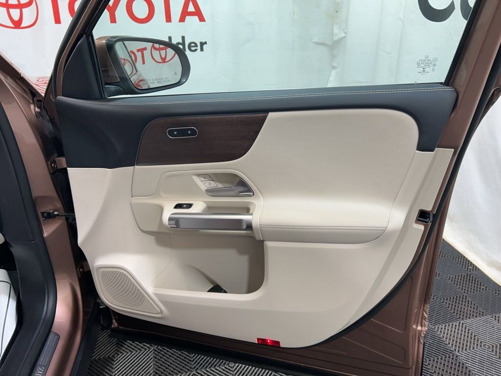 Used 2022 Mercedes-Benz GLB 250 4MATIC image 11