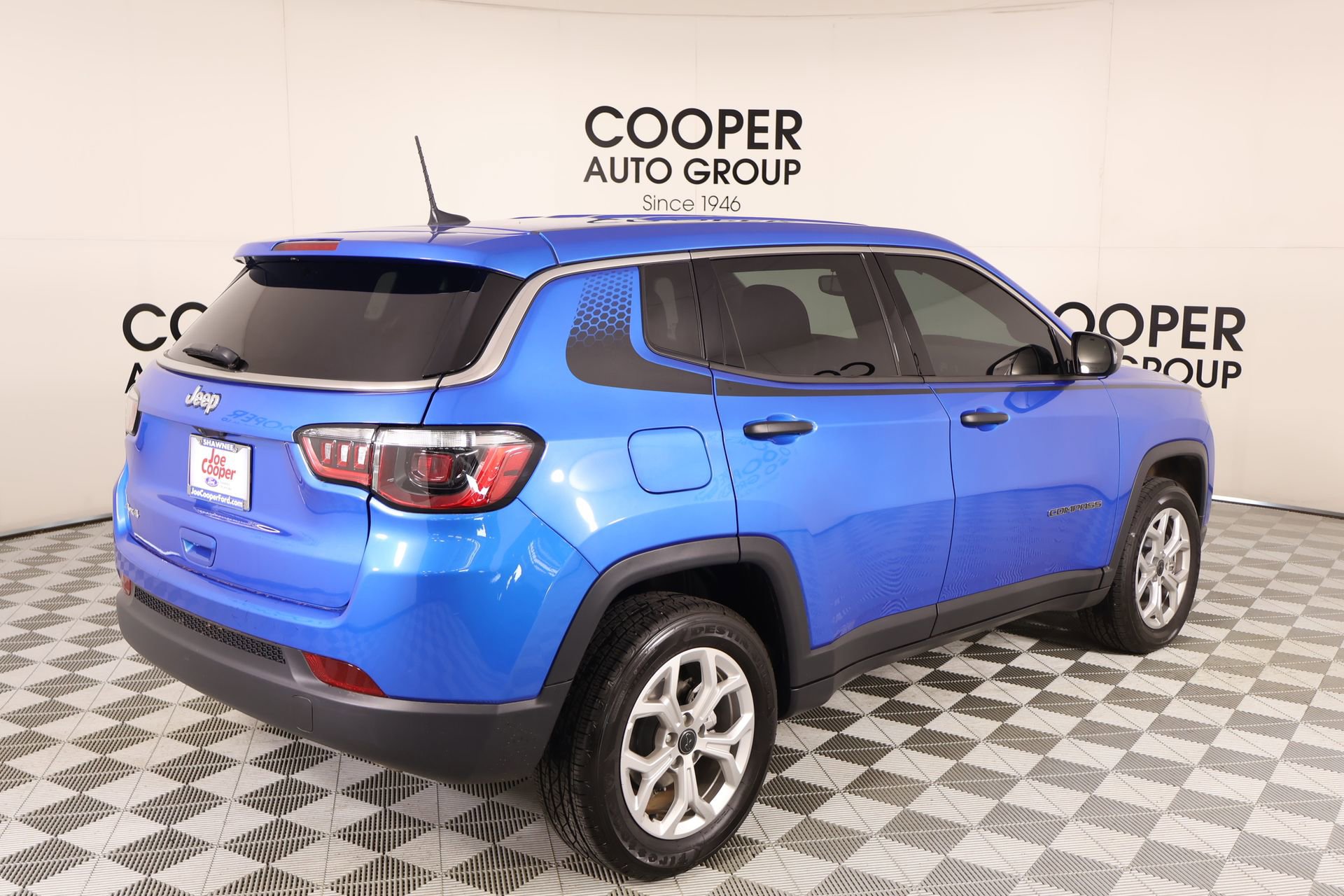 Used 2025 Jeep Compass Sport w/ Mopar Graphics Package AWD/4WD image 19