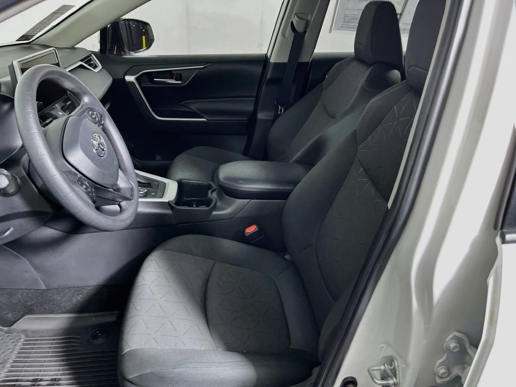Used 2024 Toyota RAV4 XLE AWD/4WD image 12