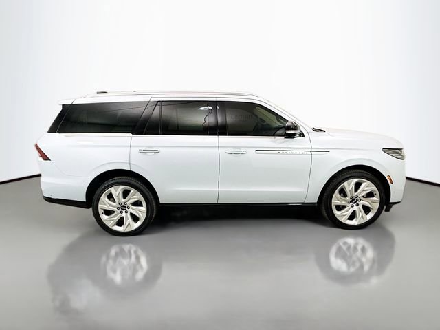 Used 2025 Lincoln Navigator Reserve AWD/4WD image 8