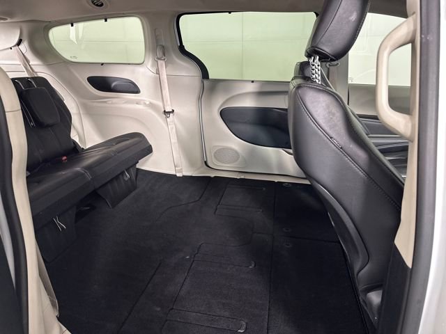 Used 2022 Chrysler Pacifica Touring-L image 27