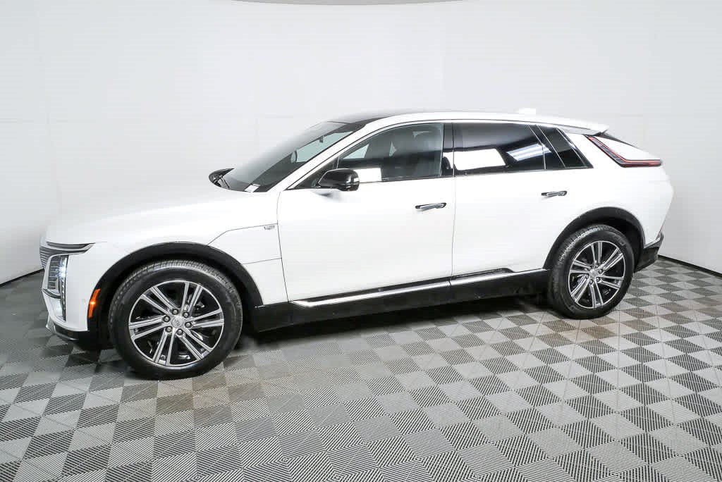 Certified 2025 Cadillac Lyriq Luxury w/ LPO, Floor Liner Package AWD/4WD image 30