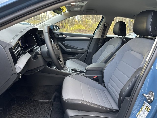 Used 2025 Volkswagen Jetta SE image 20