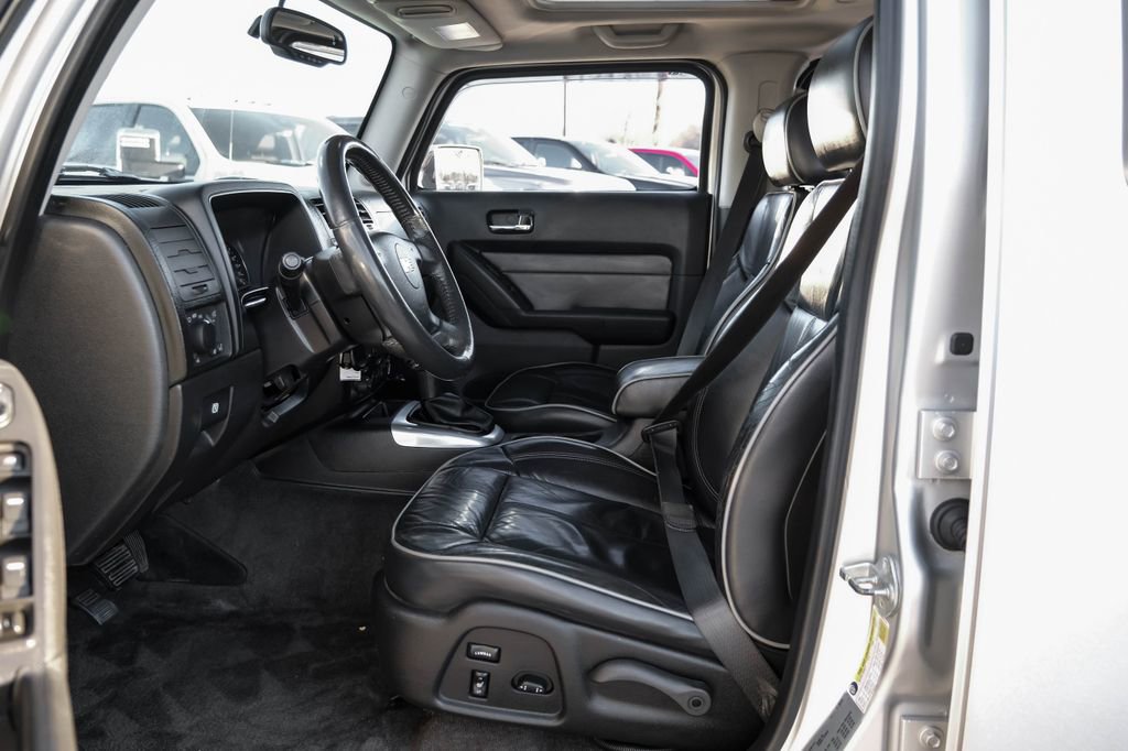 Used 2010 HUMMER H3 Luxury w/ Appearance Package image 33