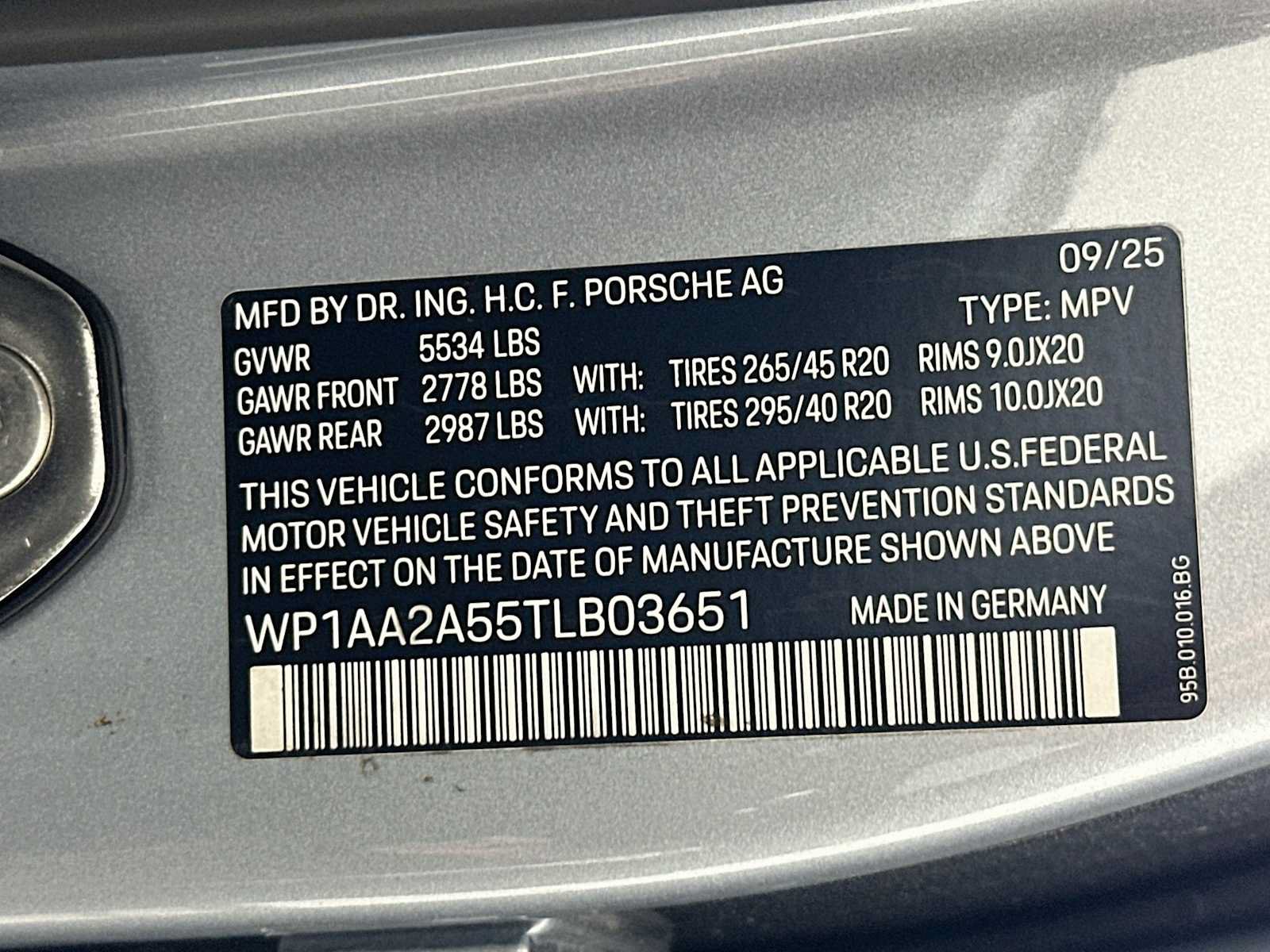 Certified 2026 Porsche Macan AWD/4WD image 33