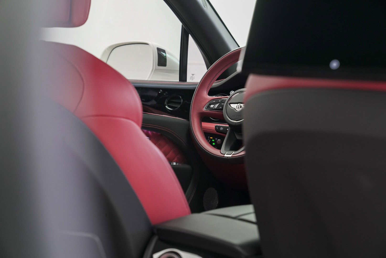 Used 2022 Bentley Bentayga image 48