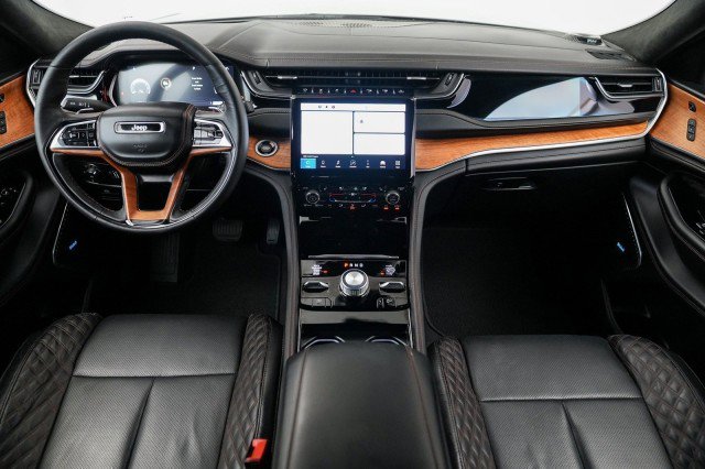 Used 2023 Jeep Grand Cherokee Summit image 17