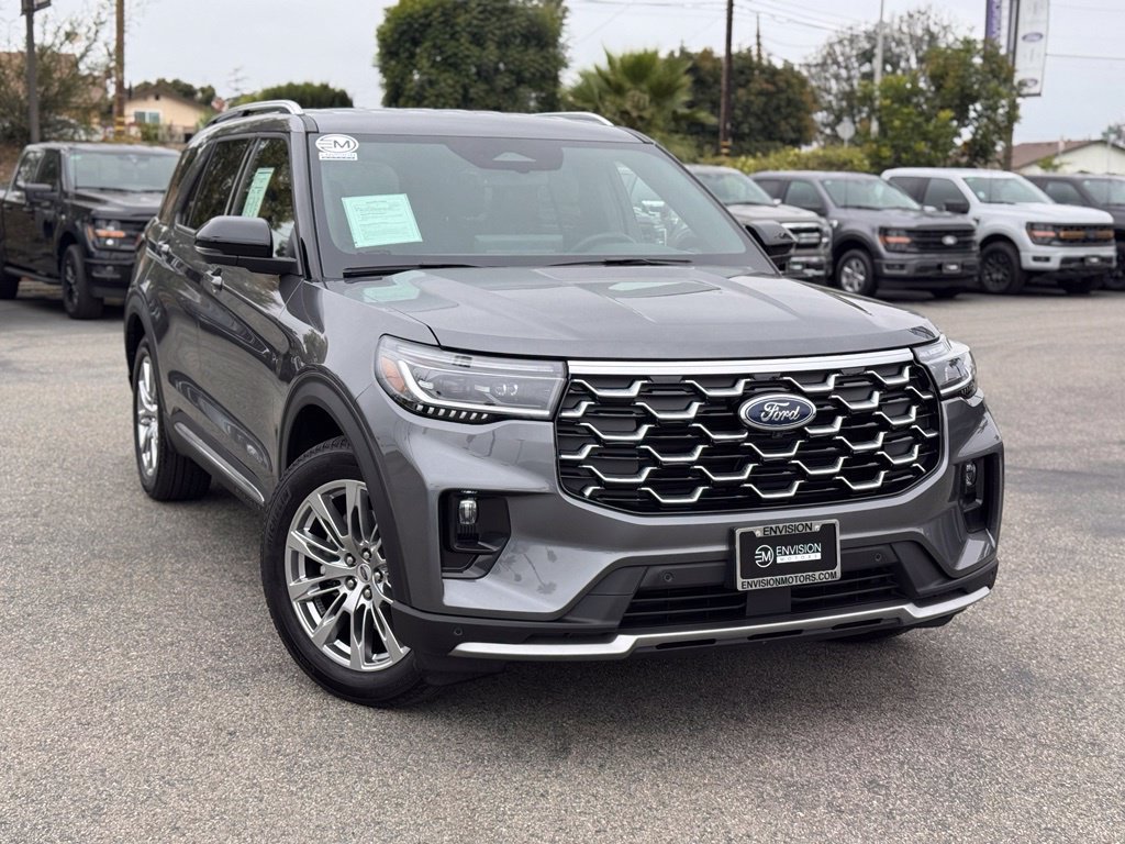 Used 2026 Ford Explorer Platinum RWD image 2
