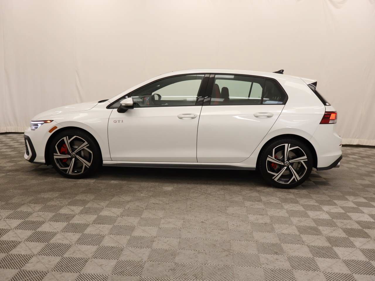 New 2026 Volkswagen Golf SE FWD image 2