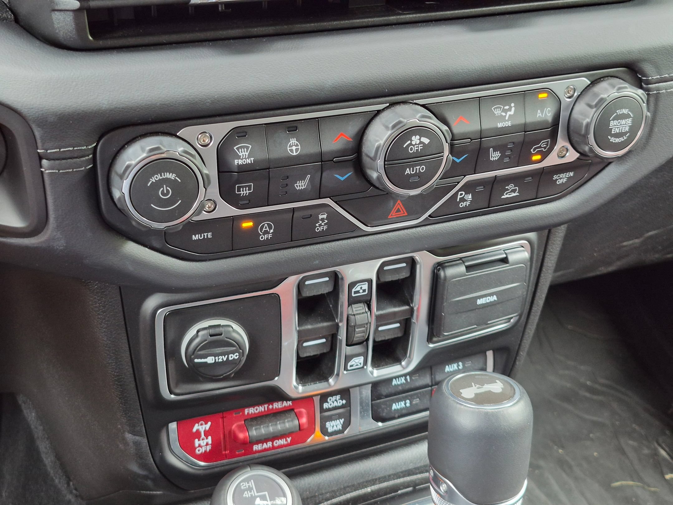 Used 2026 Jeep Wrangler Unlimited Rubicon w/ Safety Group AWD/4WD image 14