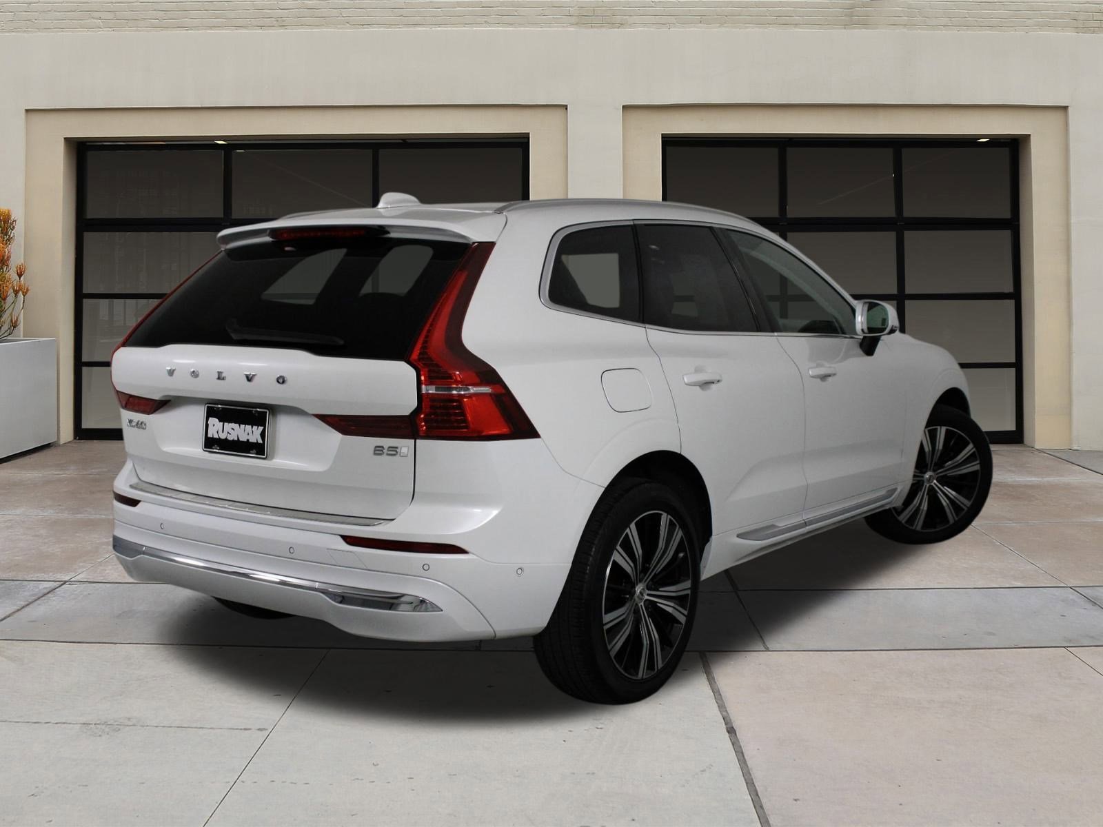 Certified 2023 Volvo XC60 B5 Plus w/ Protection Package Premier image 4