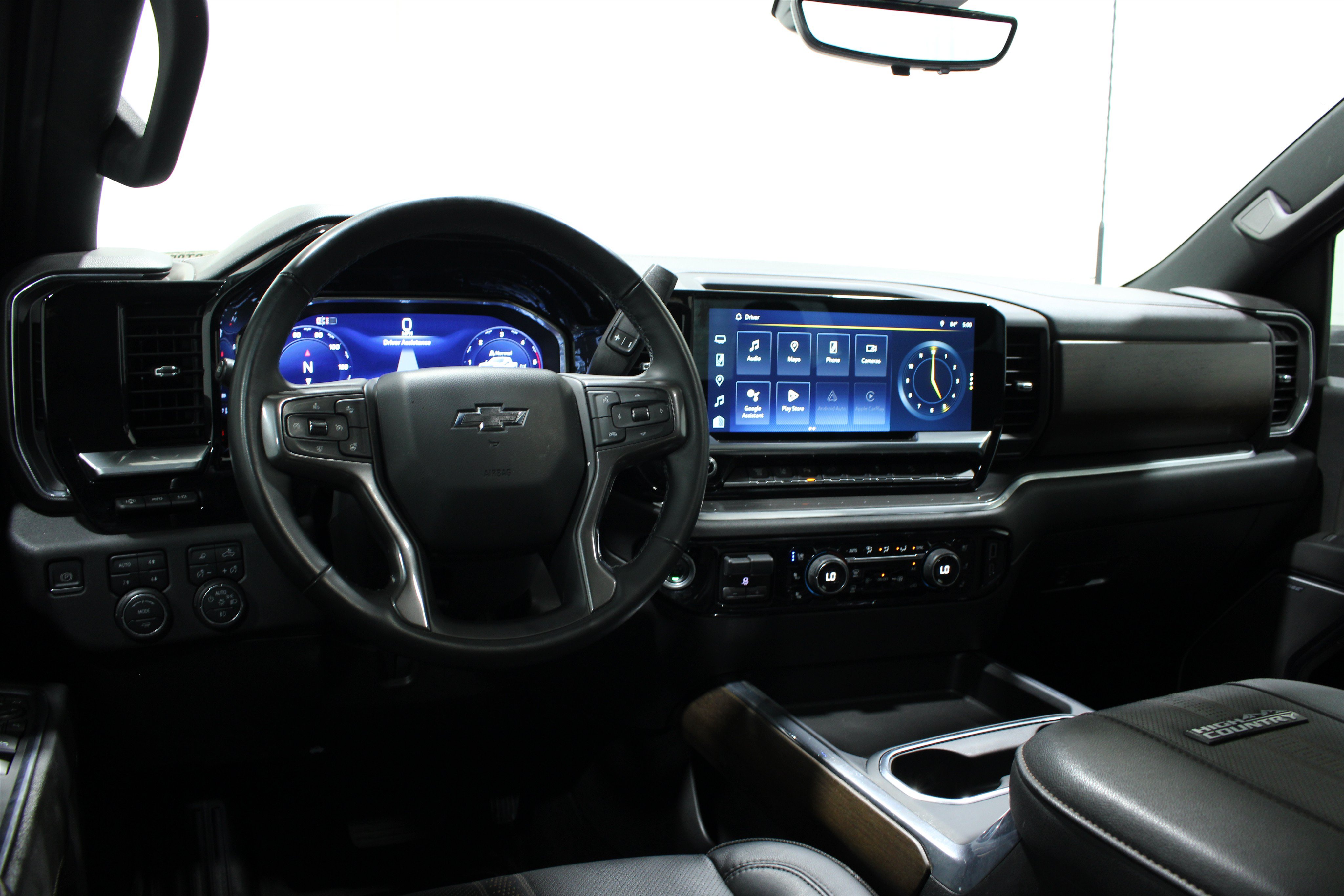 Used 2024 Chevrolet Silverado 2500 High Country w/ High Country Premium Package AWD/4WD image 2