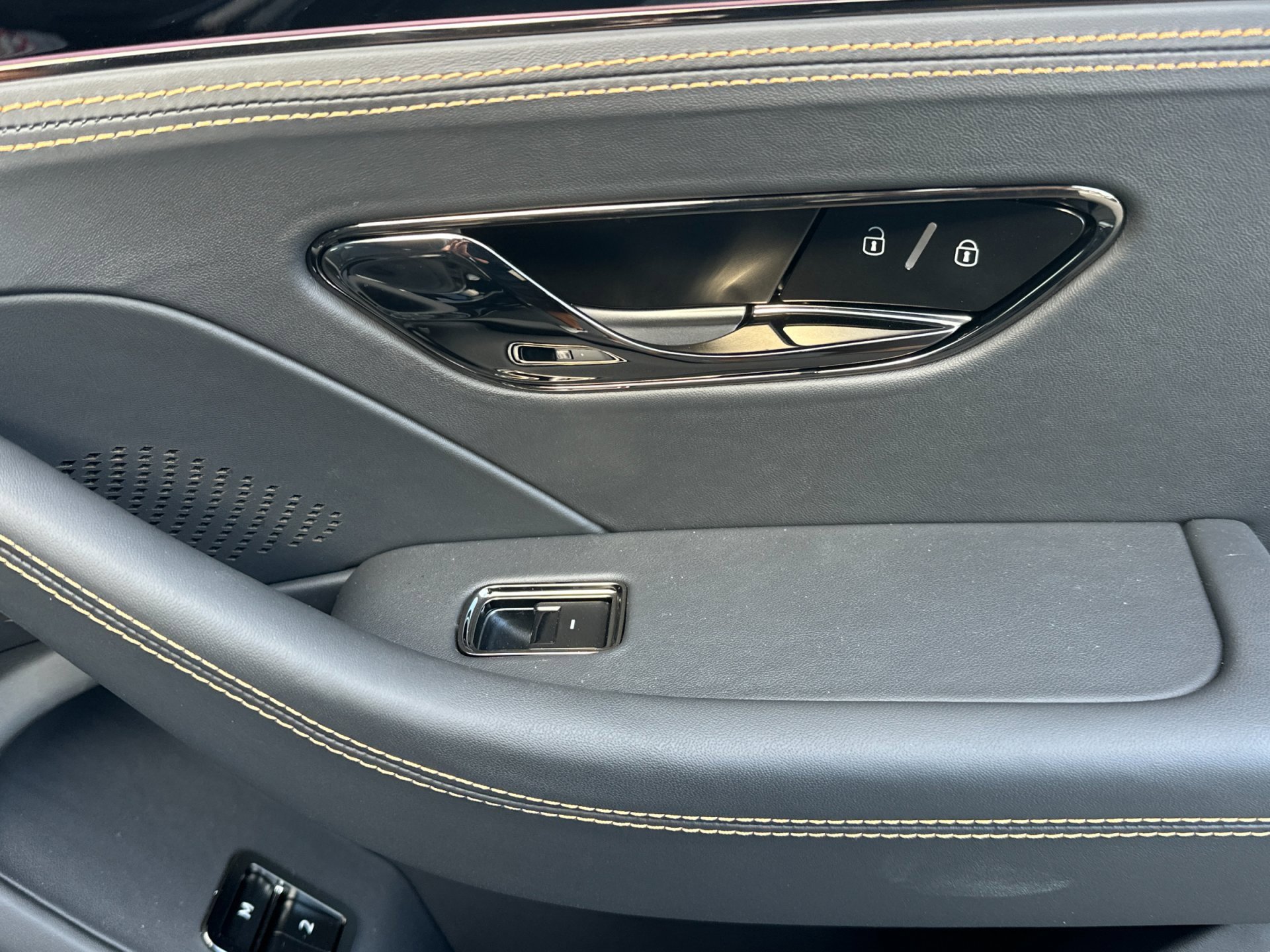 New 2025 Bentley Flying Spur Plug-In Hybrid image 17