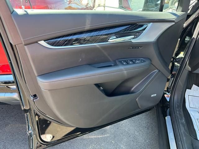 New 2025 Cadillac XT6 Premium Luxury image 9