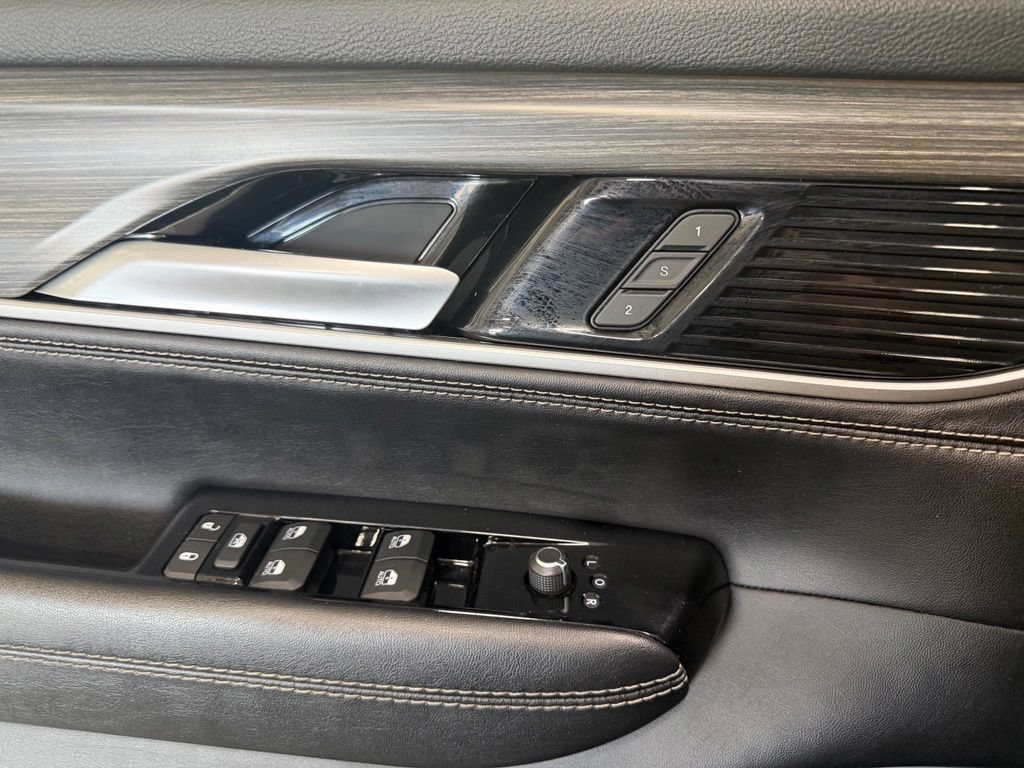 Used 2024 Jeep Wagoneer Series II AWD/4WD image 15