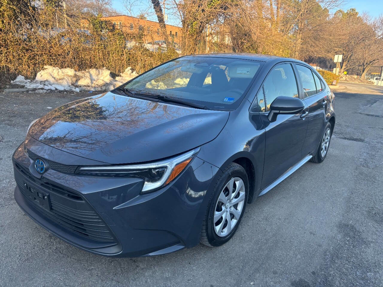 Used 2023 Toyota Corolla LE image 1