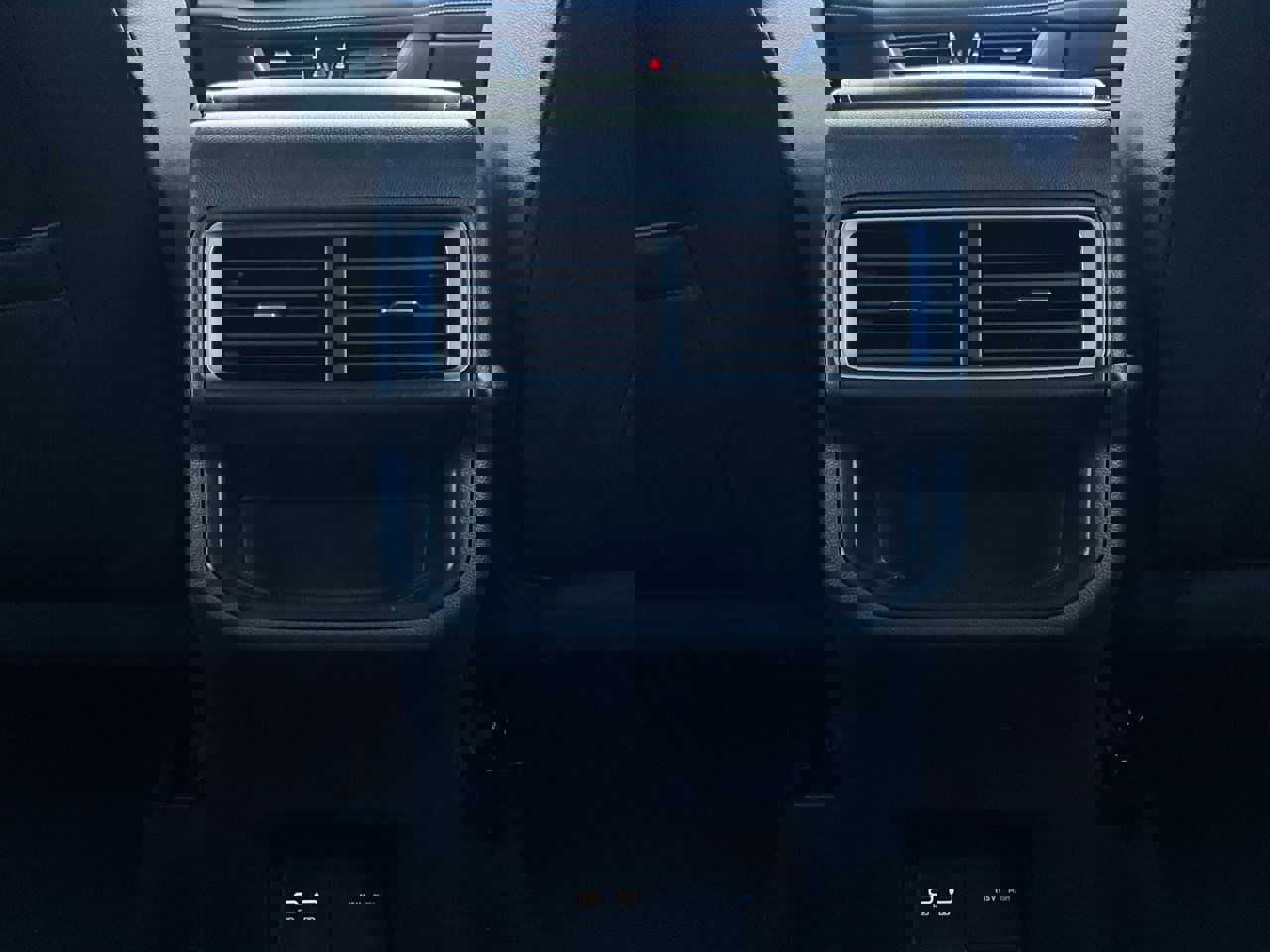 Used 2025 Volkswagen Atlas Cross Sport SE image 13