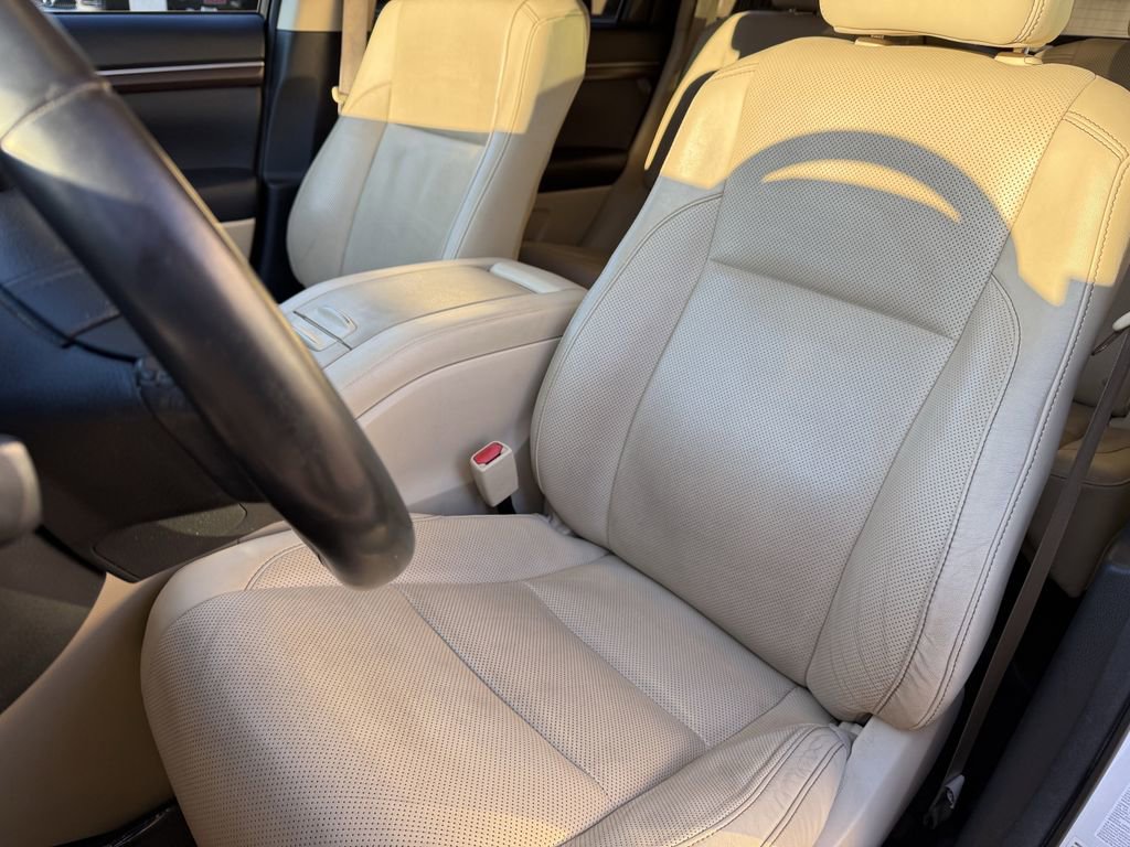 Used 2014 Toyota Highlander Limited image 34