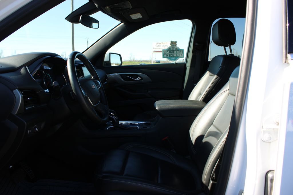 Used 2023 Chevrolet Traverse LT image 23