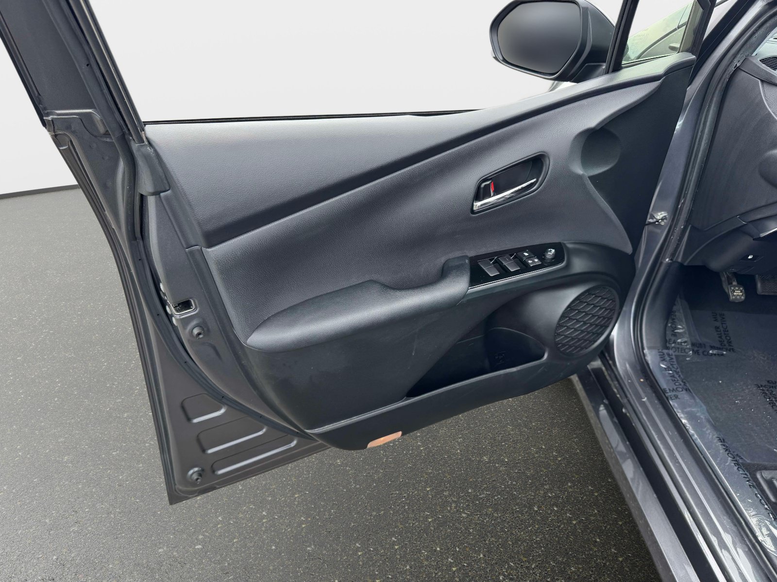 Certified 2022 Toyota Prius XLE AWD/4WD image 17