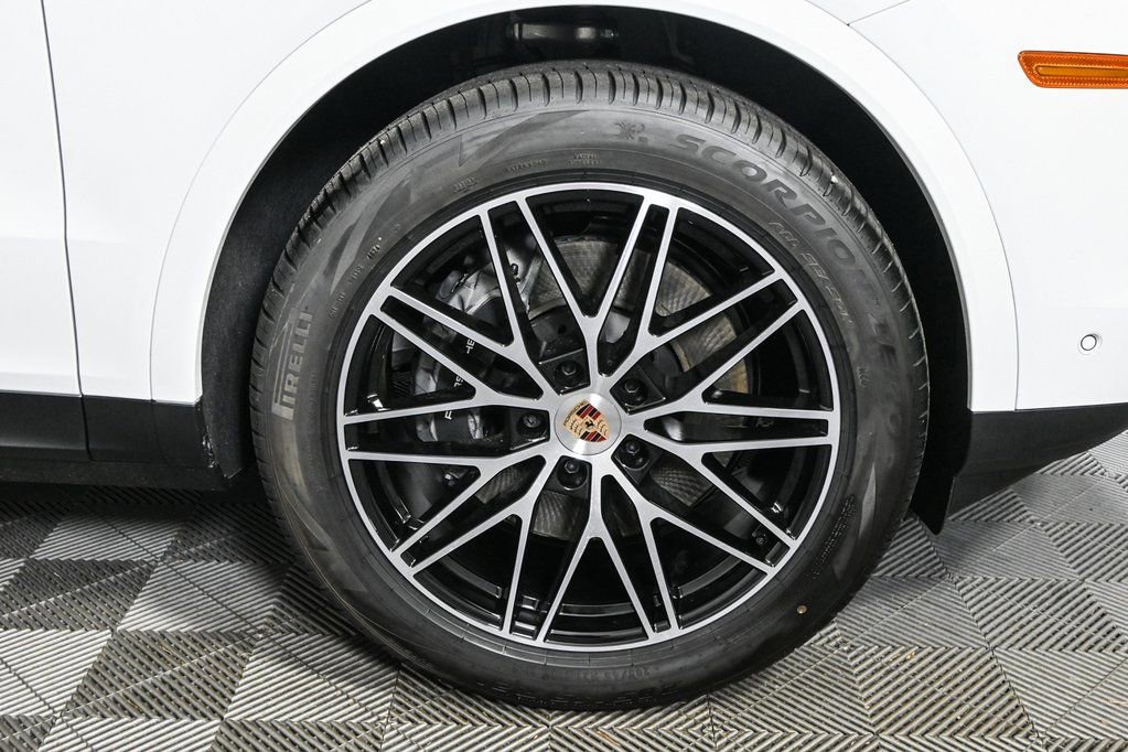 Certified 2025 Porsche Cayenne image 43