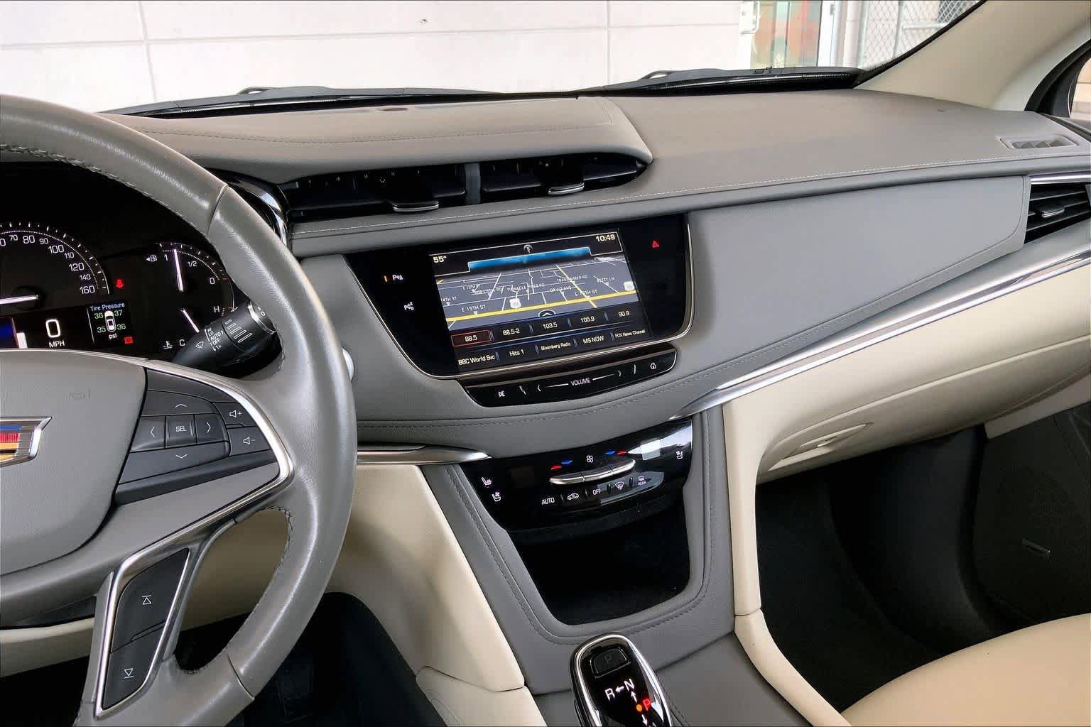 Used 2019 Cadillac XT5 Premium Luxury w/ Driver Assist Package AWD/4WD image 7