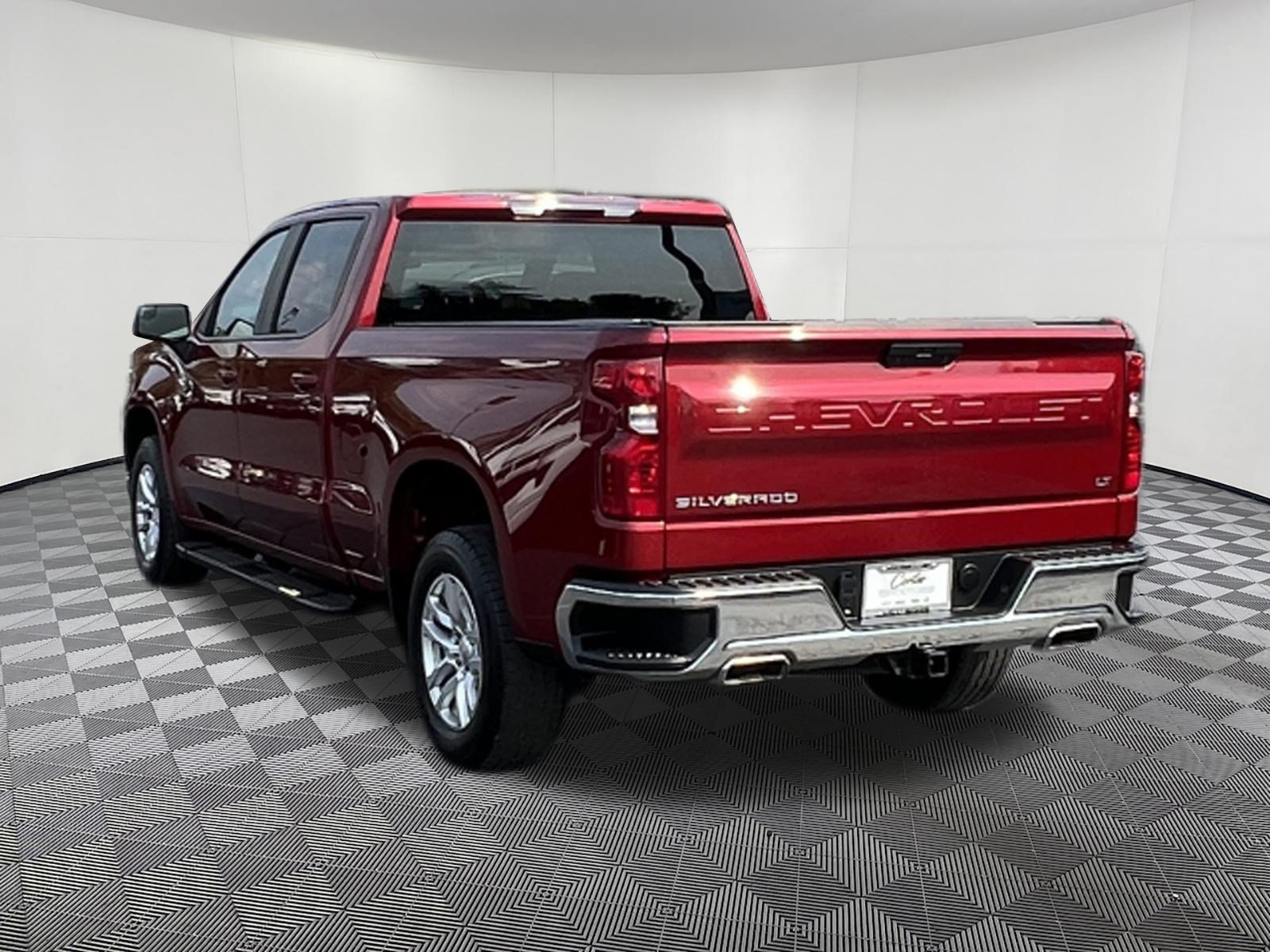 Used 2021 Chevrolet Silverado 1500 LT w/ Z71 Off-Road Package AWD/4WD image 4