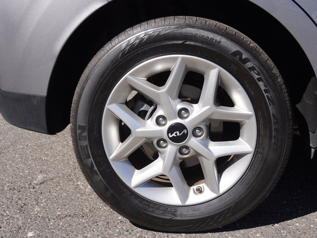 Used 2025 Kia Soul LX w/ LX Technology Package FWD image 18