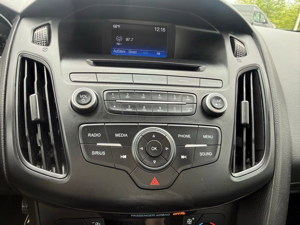 Used 2017 Ford Focus SE FWD image 23
