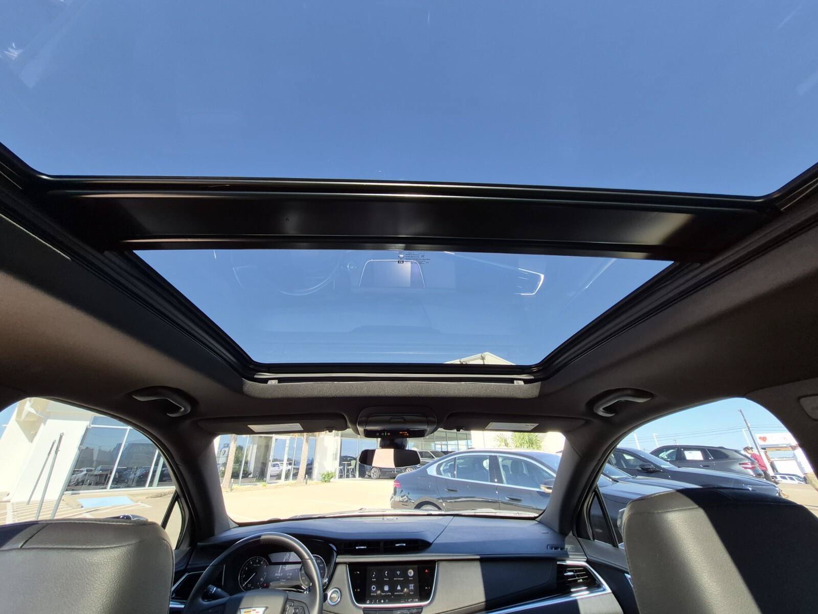Used 2025 Cadillac XT6 Luxury FWD image 22