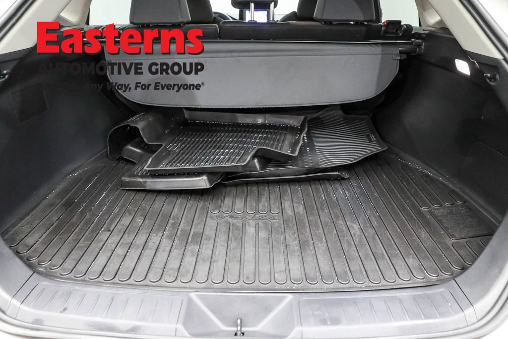 Used 2024 Toyota Venza LE image 9