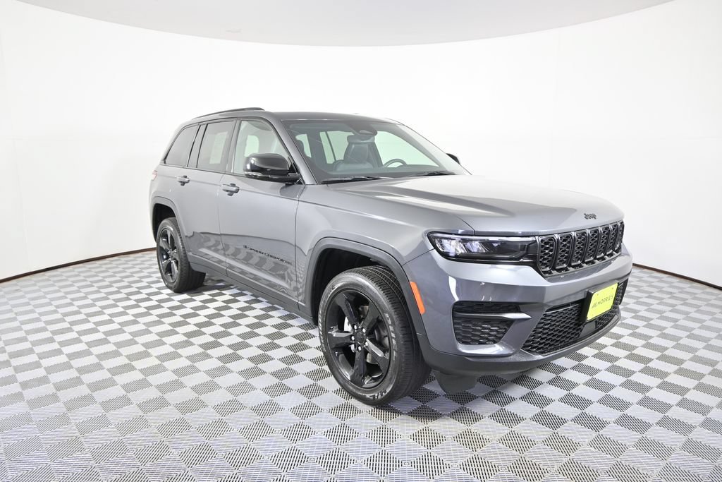 Used 2023 Jeep Grand Cherokee Altitude AWD/4WD image 9