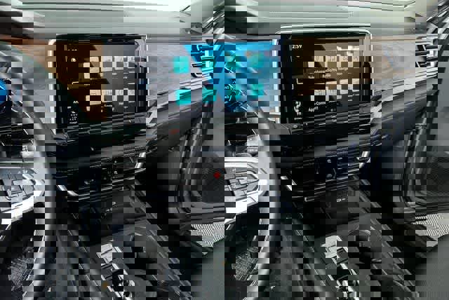 Certified 2025 Volkswagen Atlas SE image 17