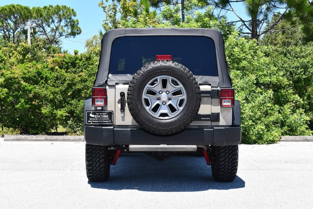 Used 2018 Jeep Wrangler Unlimited Rubicon w/ Connectivity Group AWD/4WD image 29