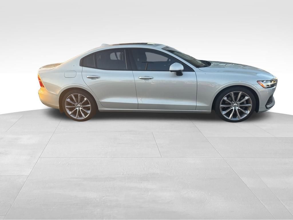 Used 2019 Volvo S60 T5 Momentum w/ Multimedia Package image 3