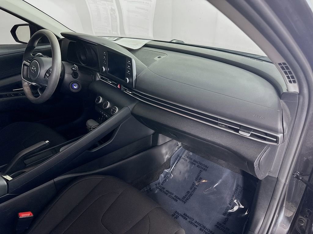 Used 2022 Hyundai Elantra SE image 33