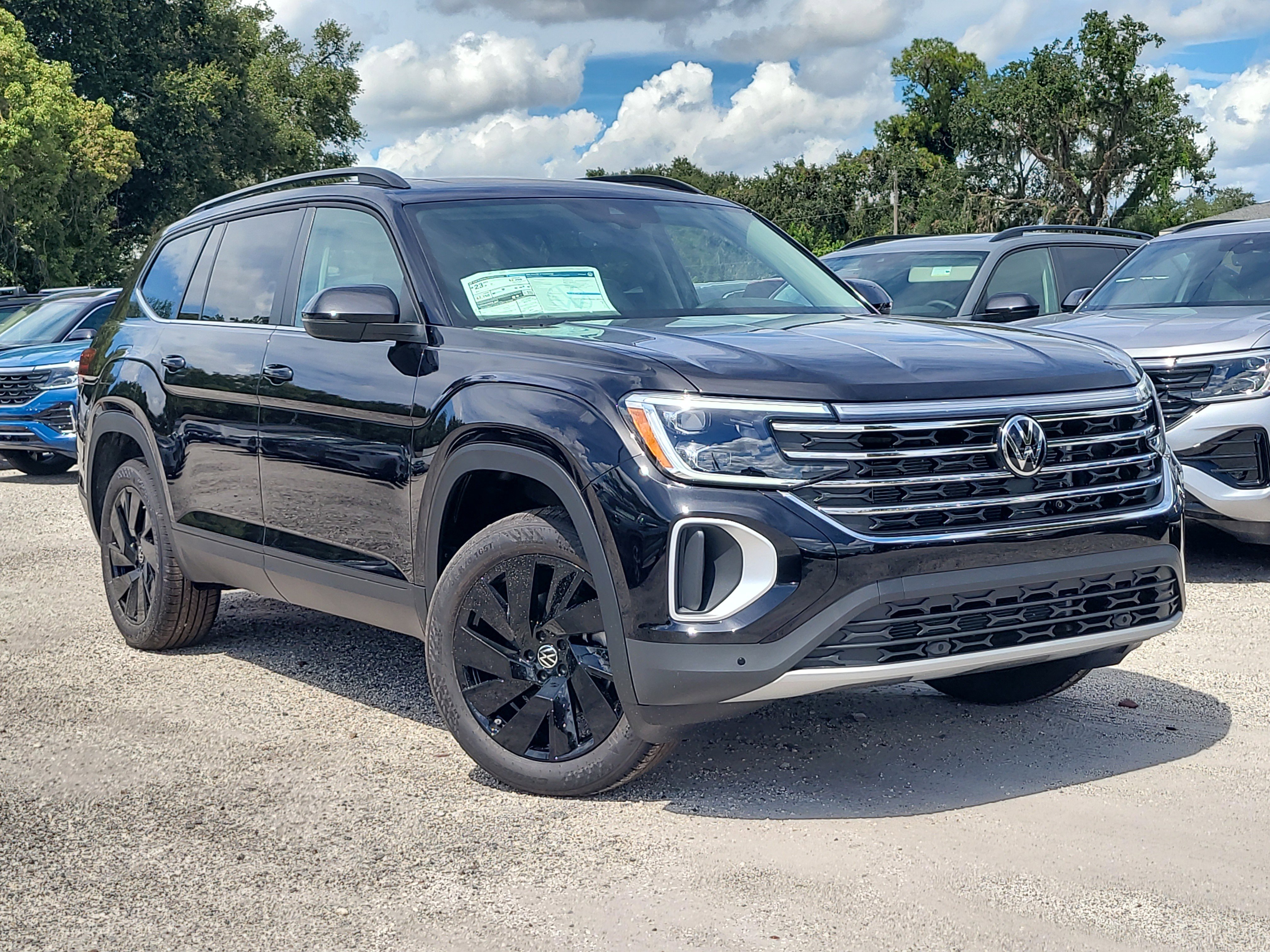 New 2026 Volkswagen Atlas SE image 2