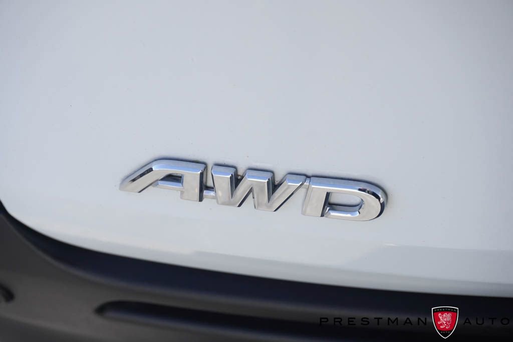 Used 2024 Toyota Sienna XLE AWD/4WD image 5